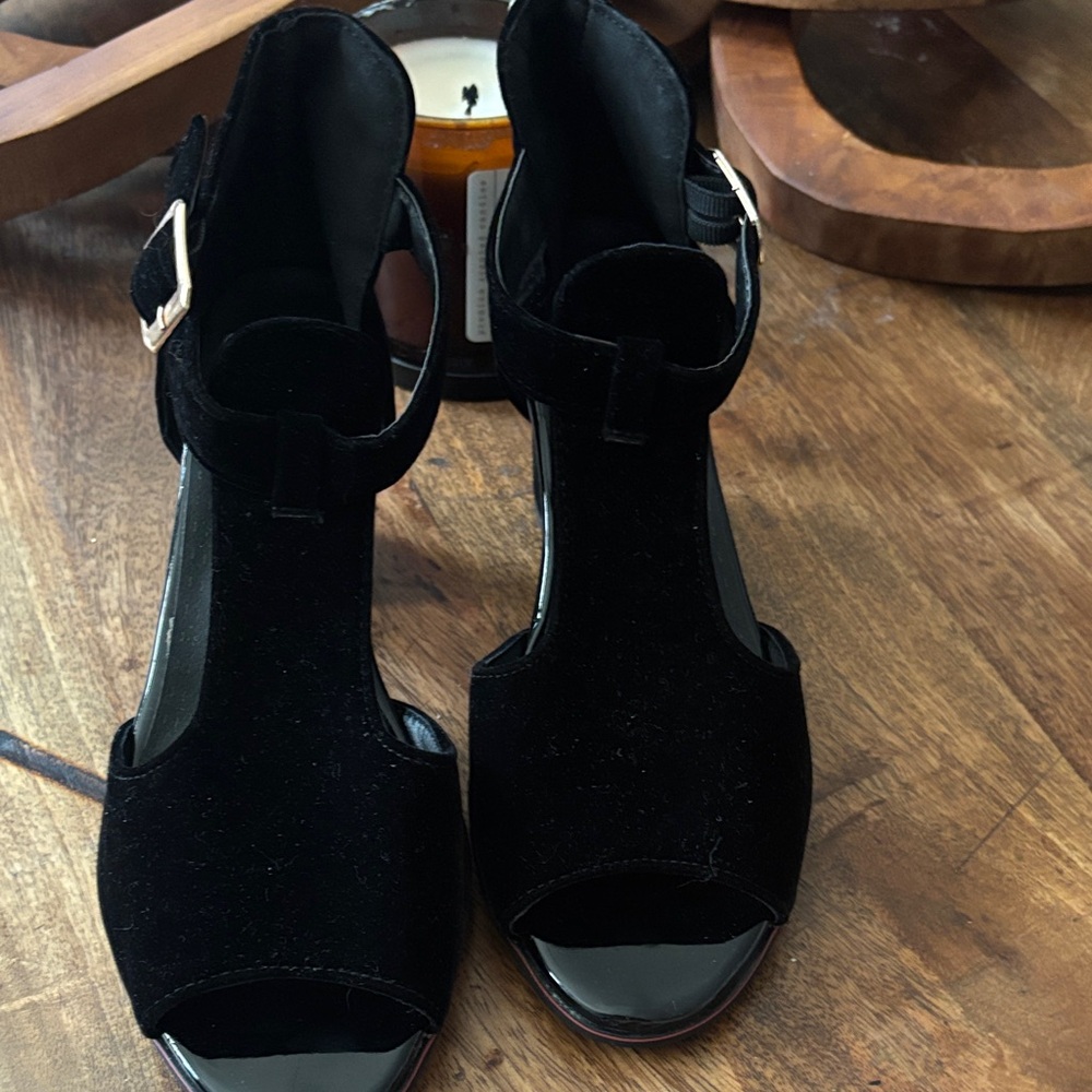 Chic Black Women's Heels with Buckle
